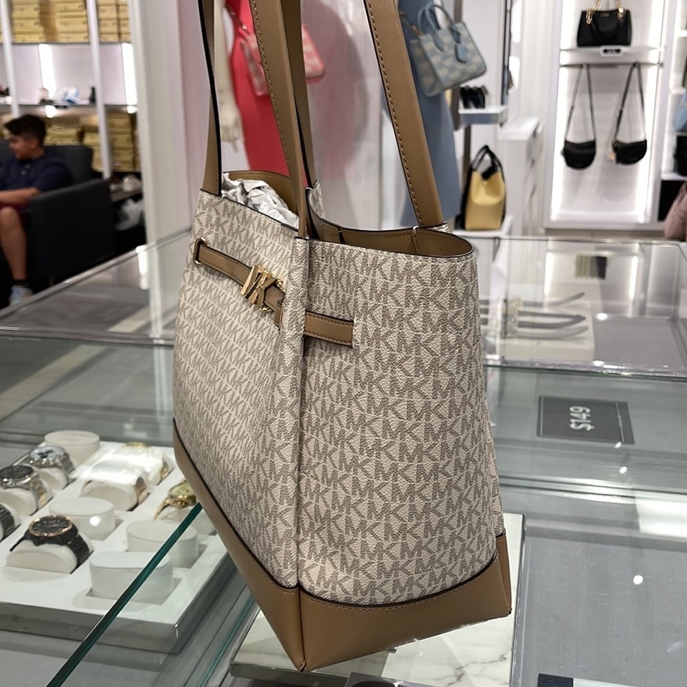 MICHAEL KORS
Reed Large Logo Shoulder Tote Bag
Camel Combo 
35S3G6RT3B
NWT - Picture 9 of 16